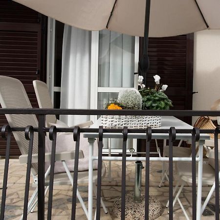 פורץ Apartments Sandra מראה חיצוני תמונה