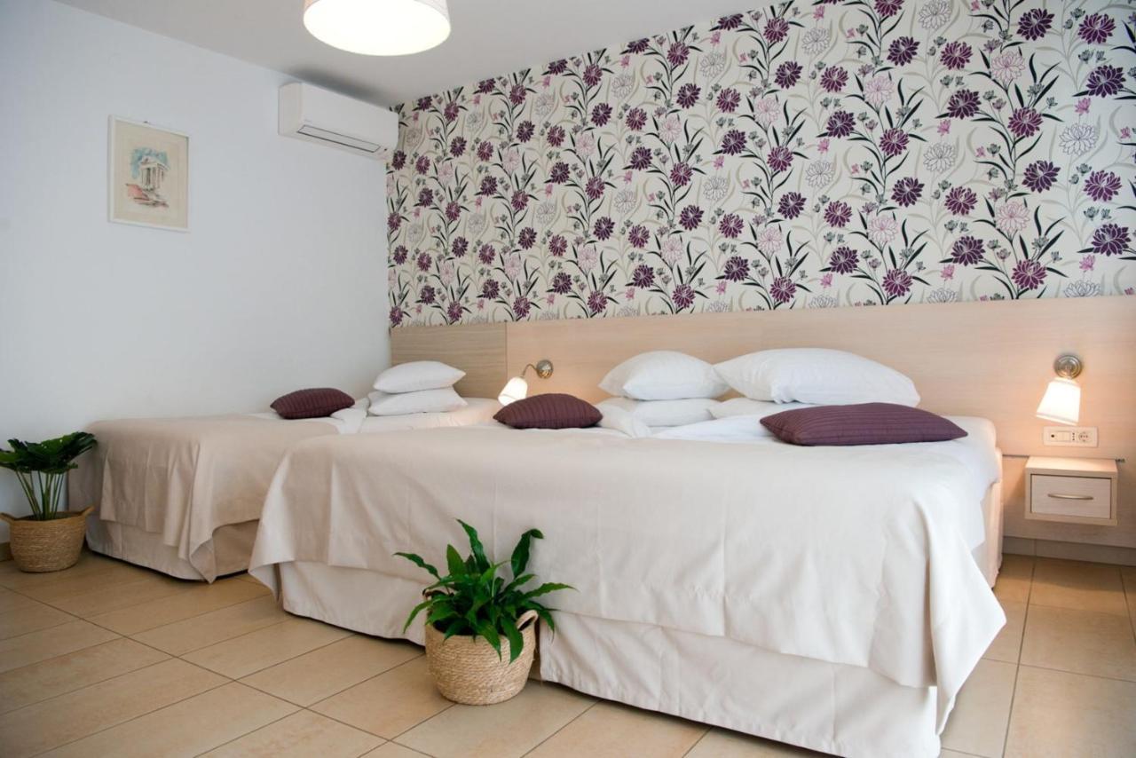 פורץ Apartments Sandra מראה חיצוני תמונה