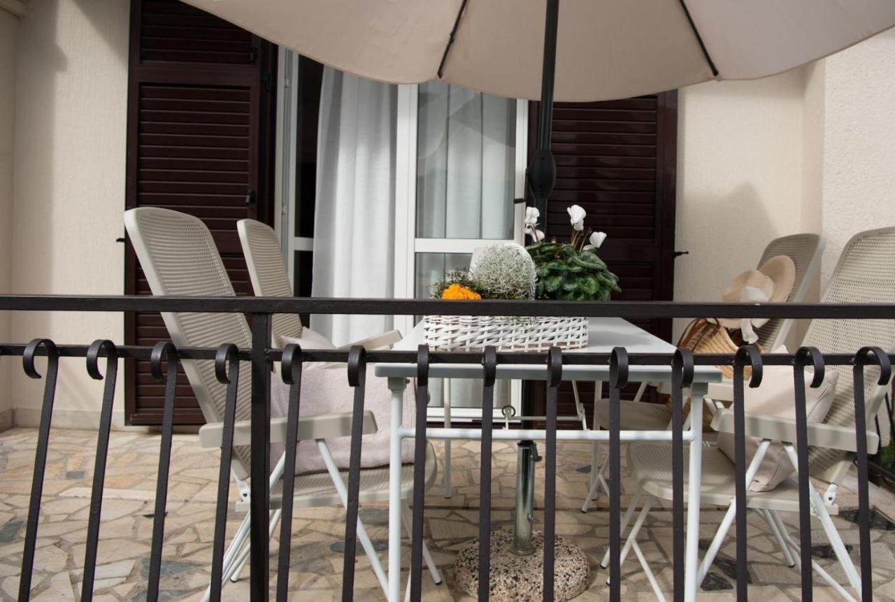 פורץ Apartments Sandra מראה חיצוני תמונה