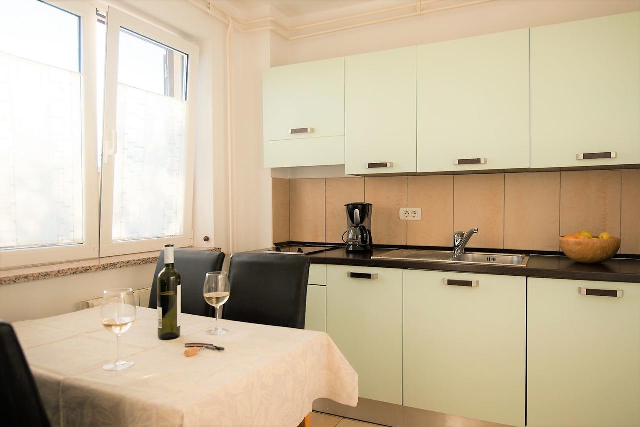 פורץ Apartments Sandra מראה חיצוני תמונה