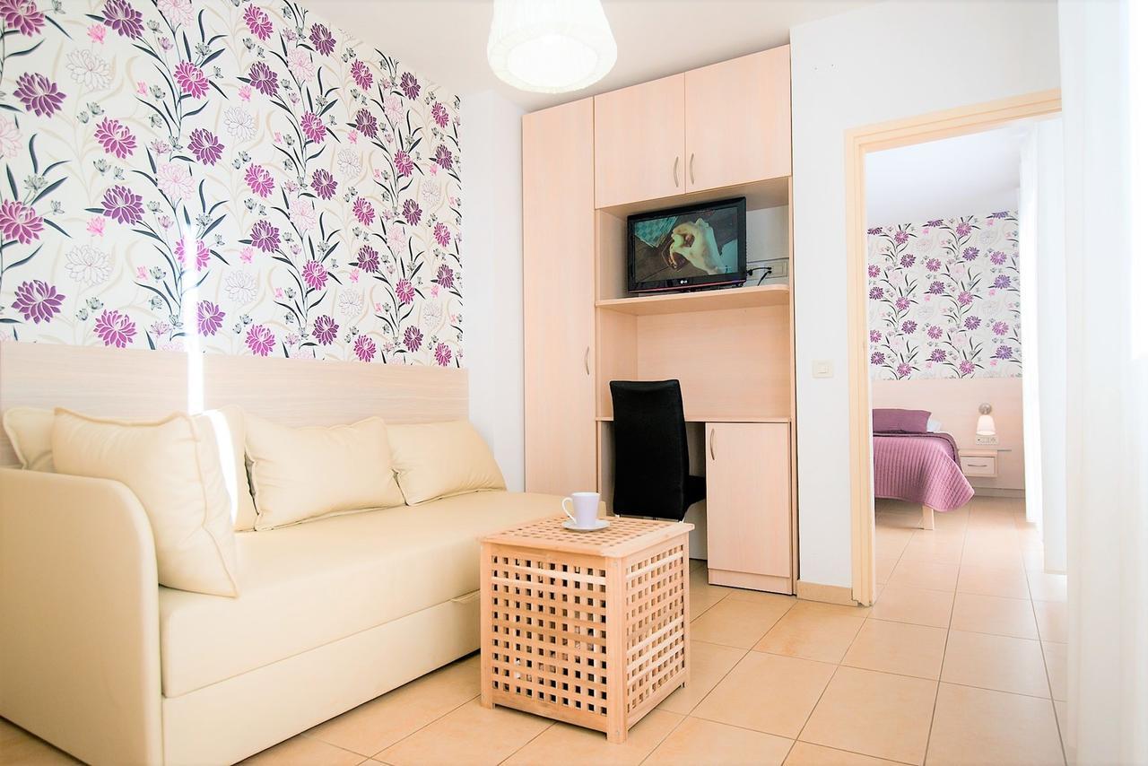 פורץ Apartments Sandra מראה חיצוני תמונה