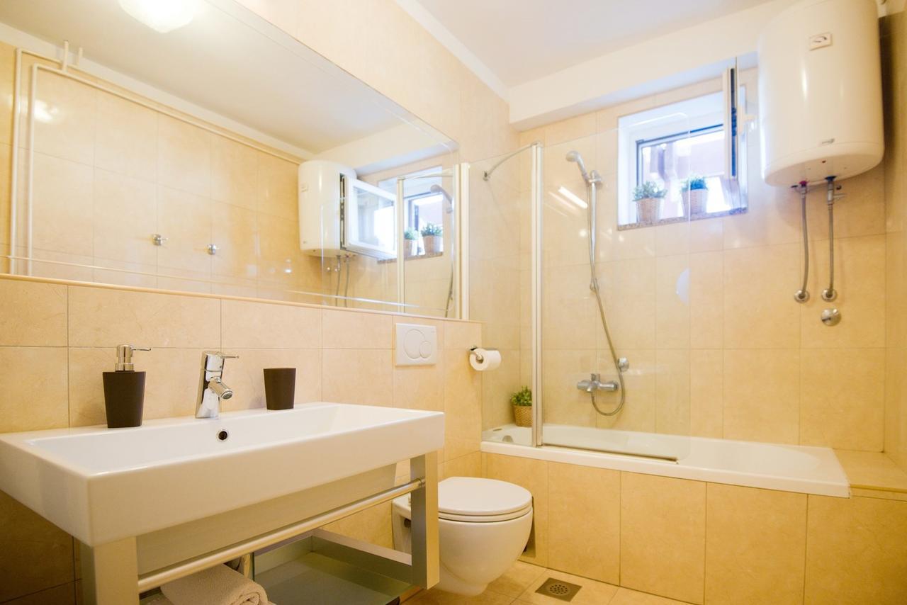 פורץ Apartments Sandra מראה חיצוני תמונה