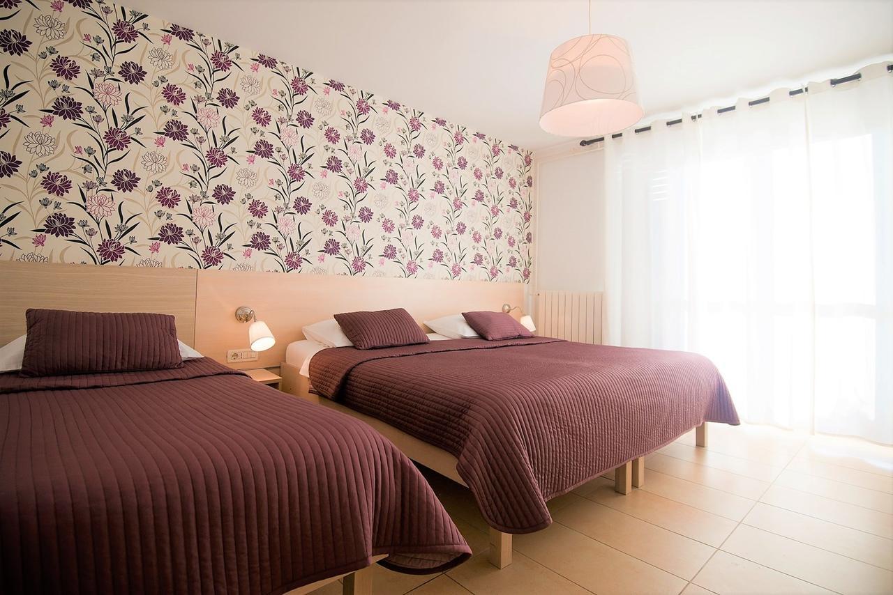 פורץ Apartments Sandra מראה חיצוני תמונה