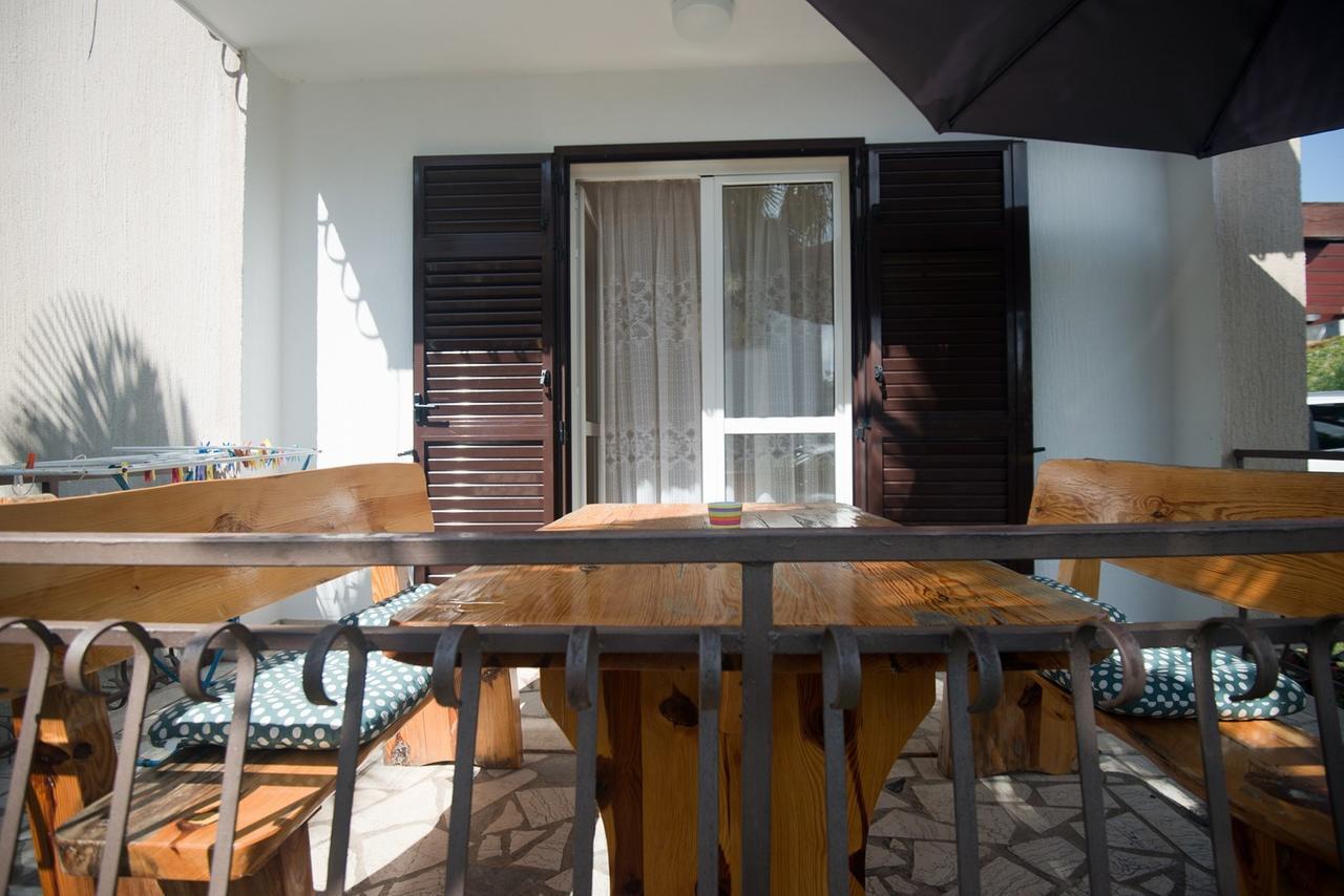 פורץ Apartments Sandra מראה חיצוני תמונה